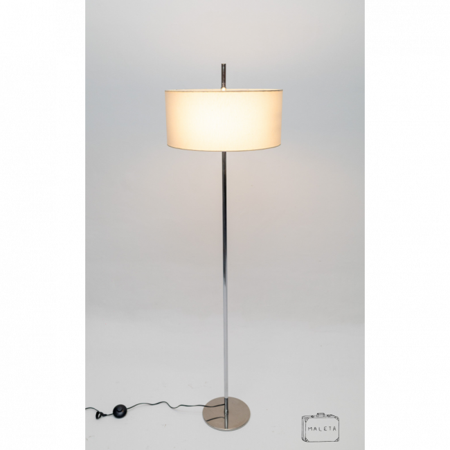 LUMINÁRIA DE PISO CROMADA COM CÚPULA CREME - A1,62