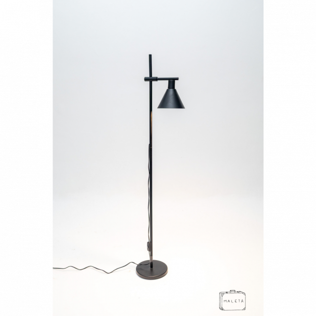 LUMINÁRIA DE PISO ARTICULADA CÚPULA CONE - A1,36