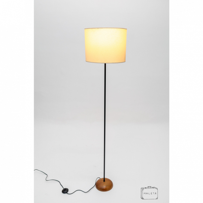 LUMINÁRIA DE PISO PÉ MADEIRA - A1,60