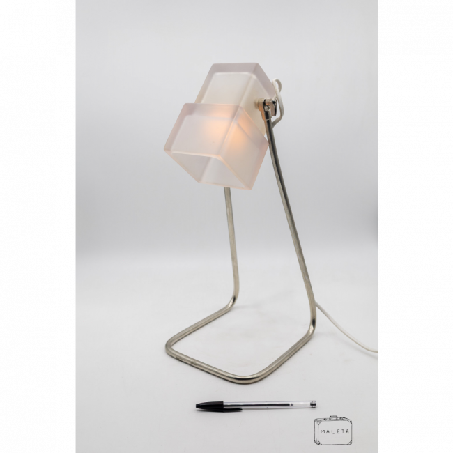 LUMINÁRIA DE MESA ARTICULADA CÚPULA QUADRADA