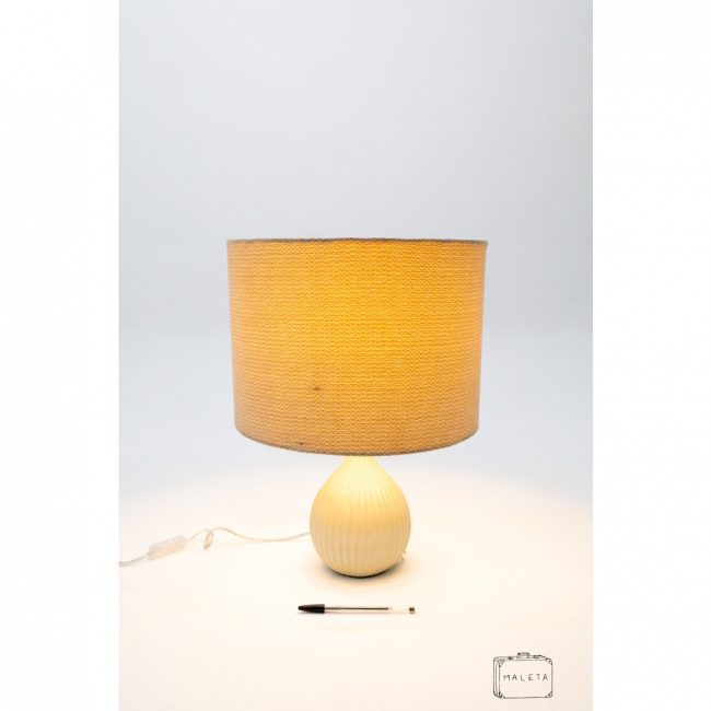 LUMINÁRIA DE MESA CERÂMICA BOJUDA CREME FRISADA