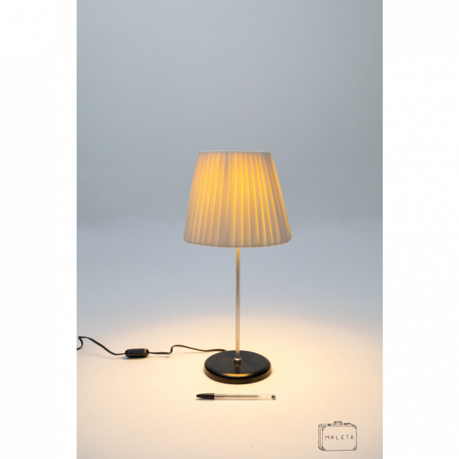 LUMINÁRIA DE MESA HASTEA CROMADA BASE REDONDA PRETA