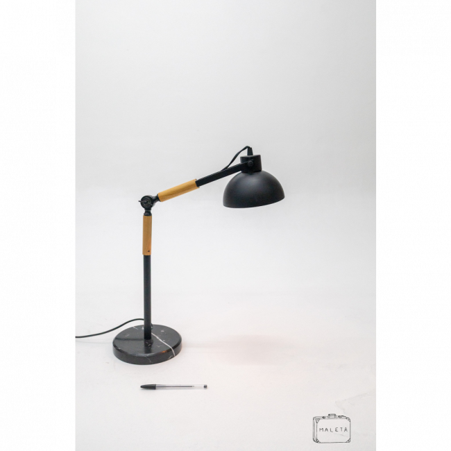 LUMINÁRIA DE MESA ARTICULADA PRETA DETALHES EM MADEIRA - MÉDIO