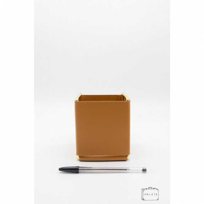 PORTA-CANETA E CONTROLE DE COURO MARROM DETALHE DOURADO