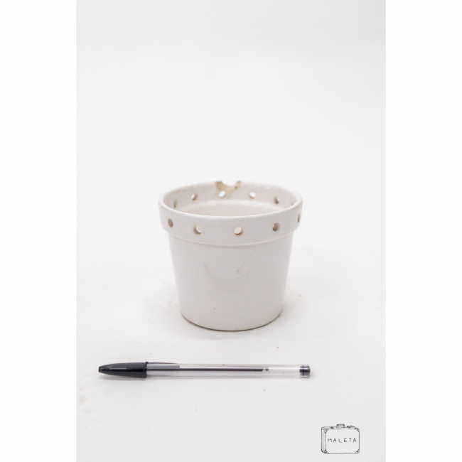 VASO DE CERÂMICA BRANCO BORDA FURADINHA