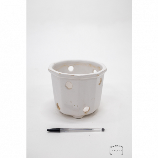 CACHEPÔ DE CERÂMICA BRANCO COM FURINHOS