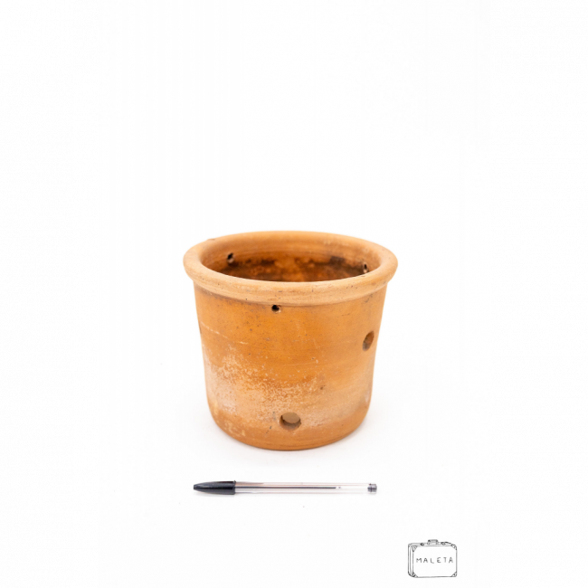 VASO DE BARRO COM FUROS – EXTRA GRANDE