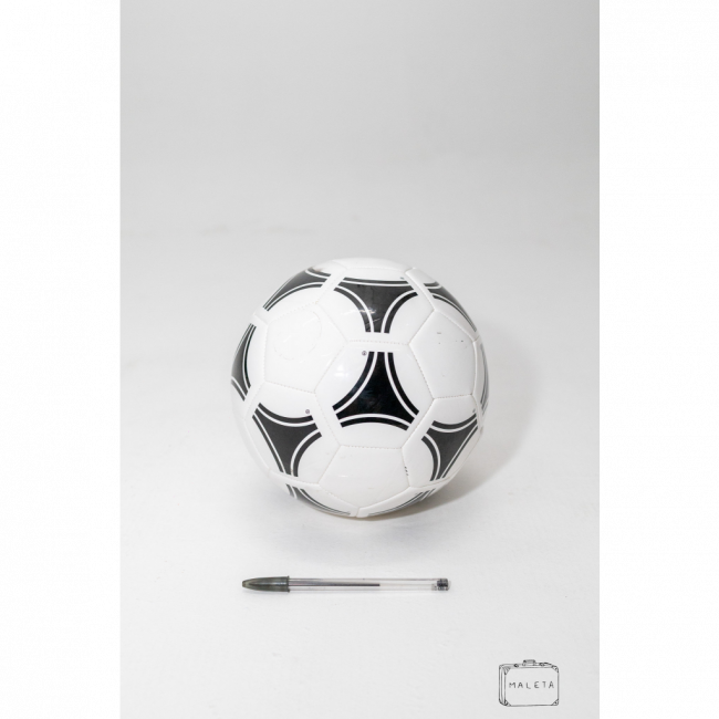 BOLA DE FUTEBOL PRETA E BRANCA