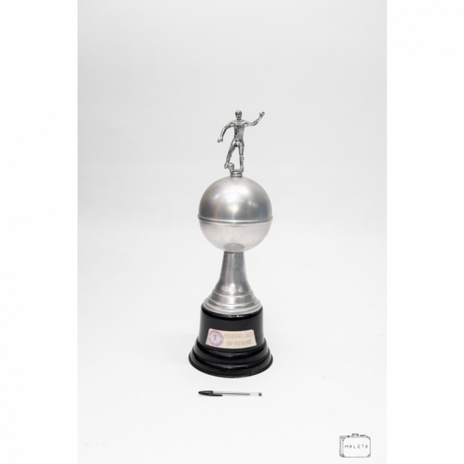 TROFÉU FUTEBOL PRATA BASE PRETA