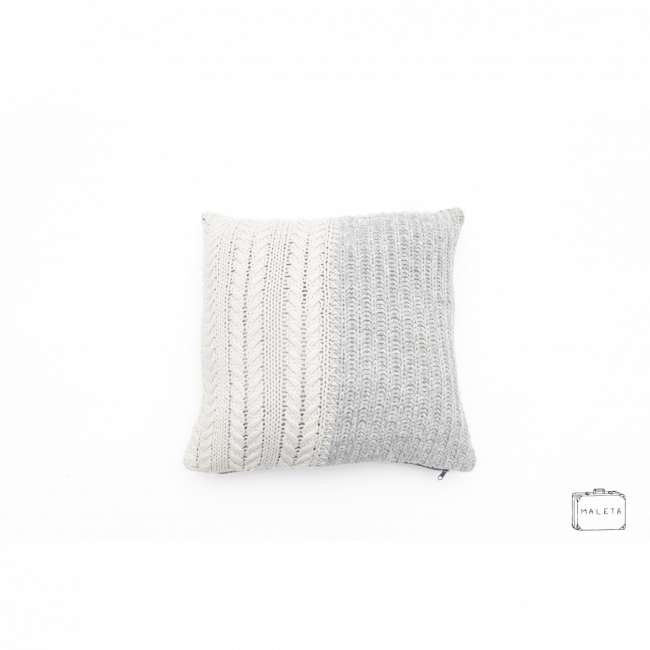 ALMOFADA CINZA CLARO E ESCURO CROCHÊ - 45X45