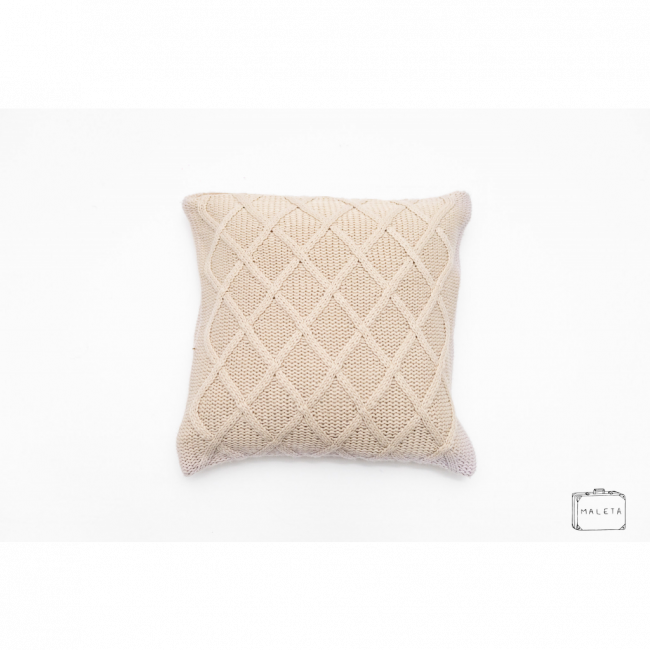 ALMOFADA BEGE TRICO LOSANGO - 50X50
