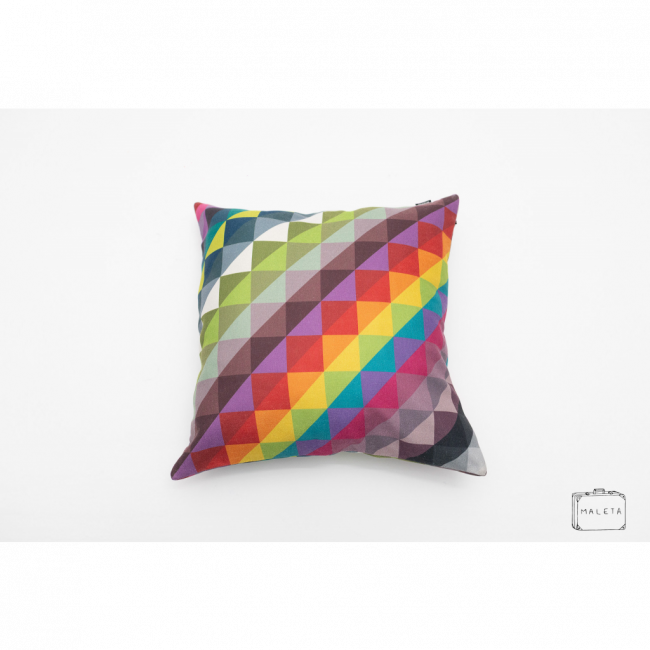 ALMOFADA TRIANGULOS COLORIDOS - 50X50