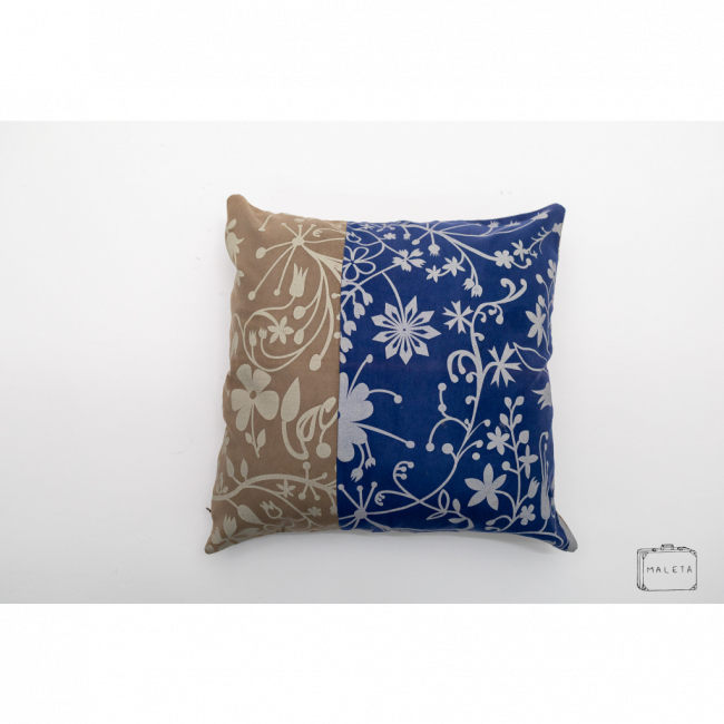 ALMOFADA MARROM E AZUL ESTAMPADA - 45X45