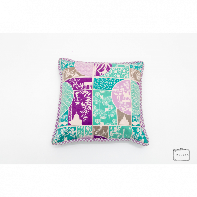 ALMOFADA ESTAMPADA VERDE E ROXA - 45X45