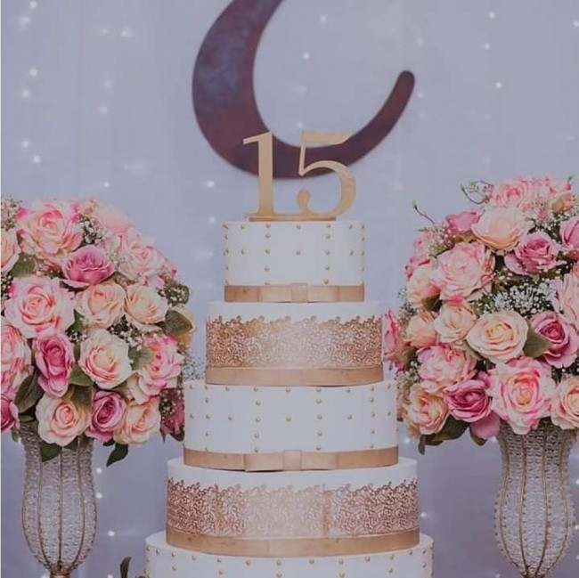 BOLO BRANCO COM DOURADO 3 (A6)