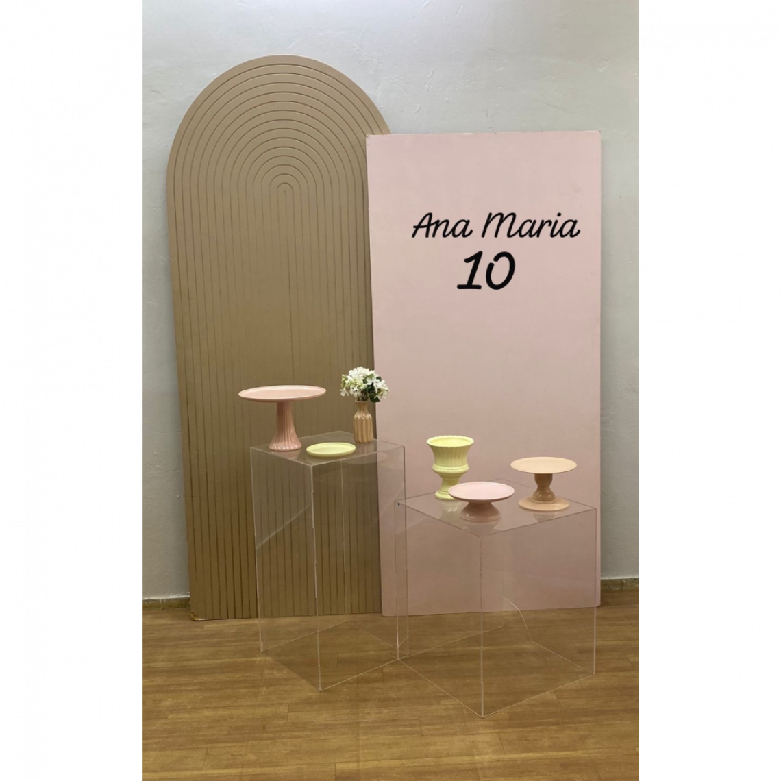 Festa adulta rosa e bege