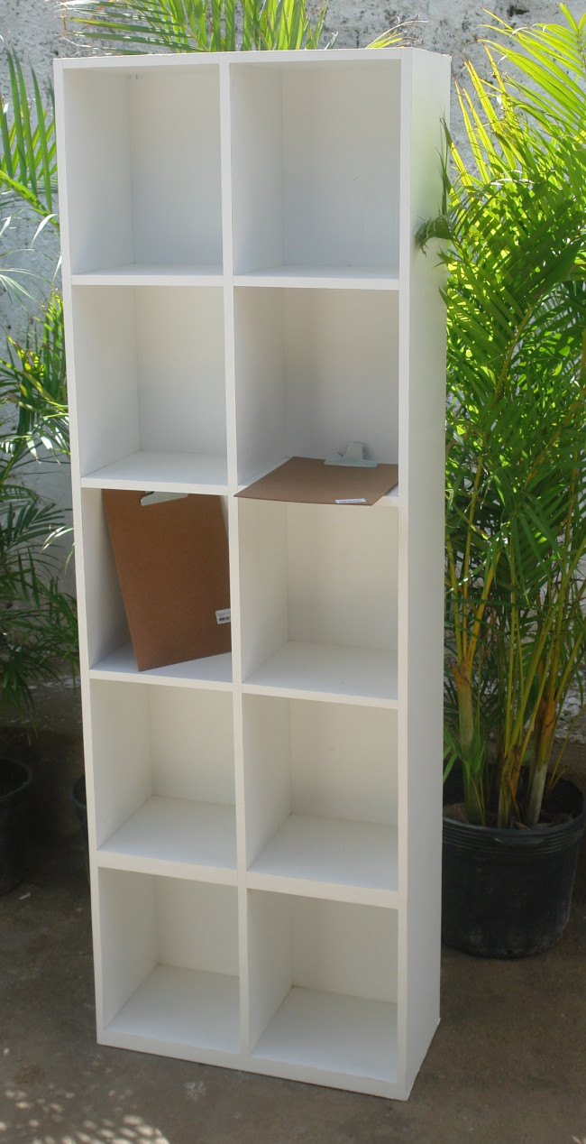 ESTANTE ESPANHA, EM MDF BRANCO, 2 COLUNAS, MEDINDO 1,80M ALT X 61CM LARG X CADA ESPAÇO INTERNO MEDINDO 26,5CM LARG X 24,5CM PROF X 33,4CM DE ALT