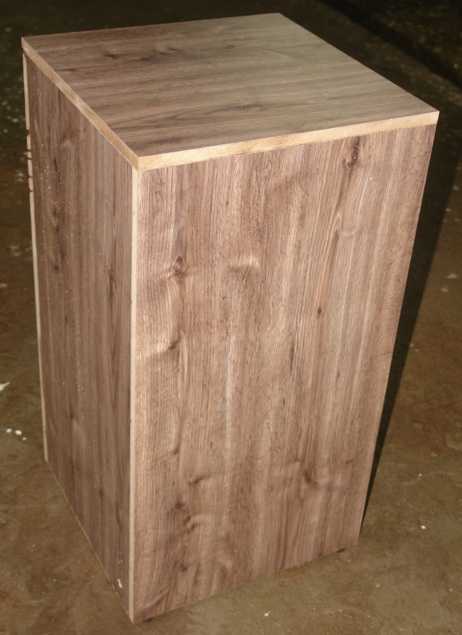 COLUNA RUSTIC 4, EM MDF MARROM, MEDINDO 60CM X 60CM X 76CM DE ALT