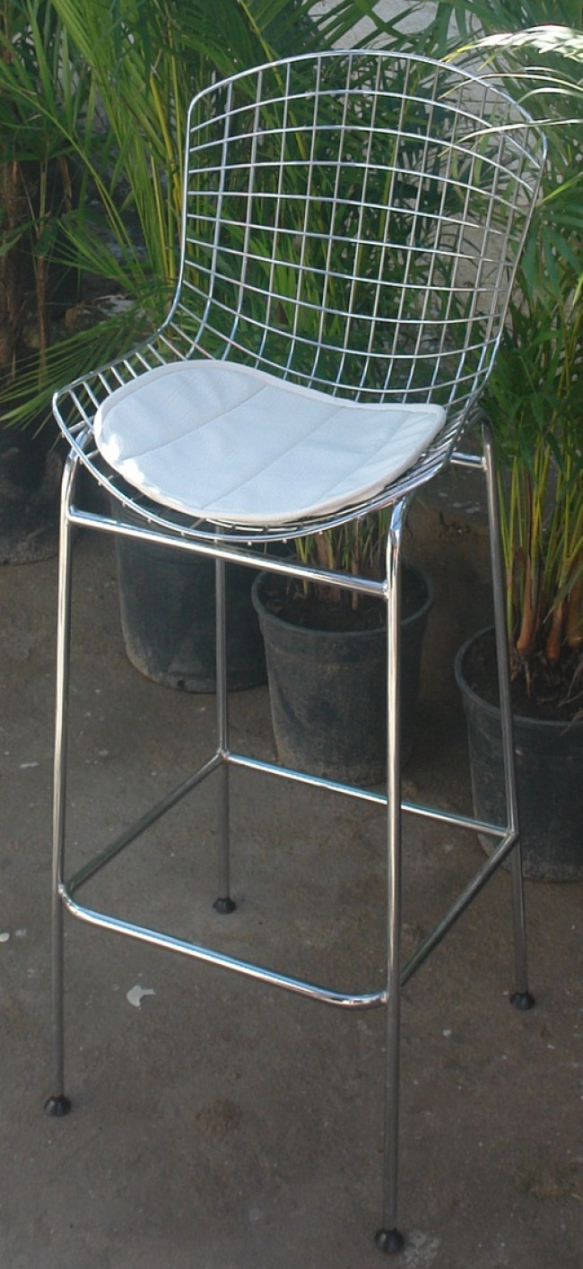 BANQUETA ALTA BERTÓIA CROMADA COM ASSENTO REVESTIDO DE COURVIN 43CM X 51CM X 75CM ALT