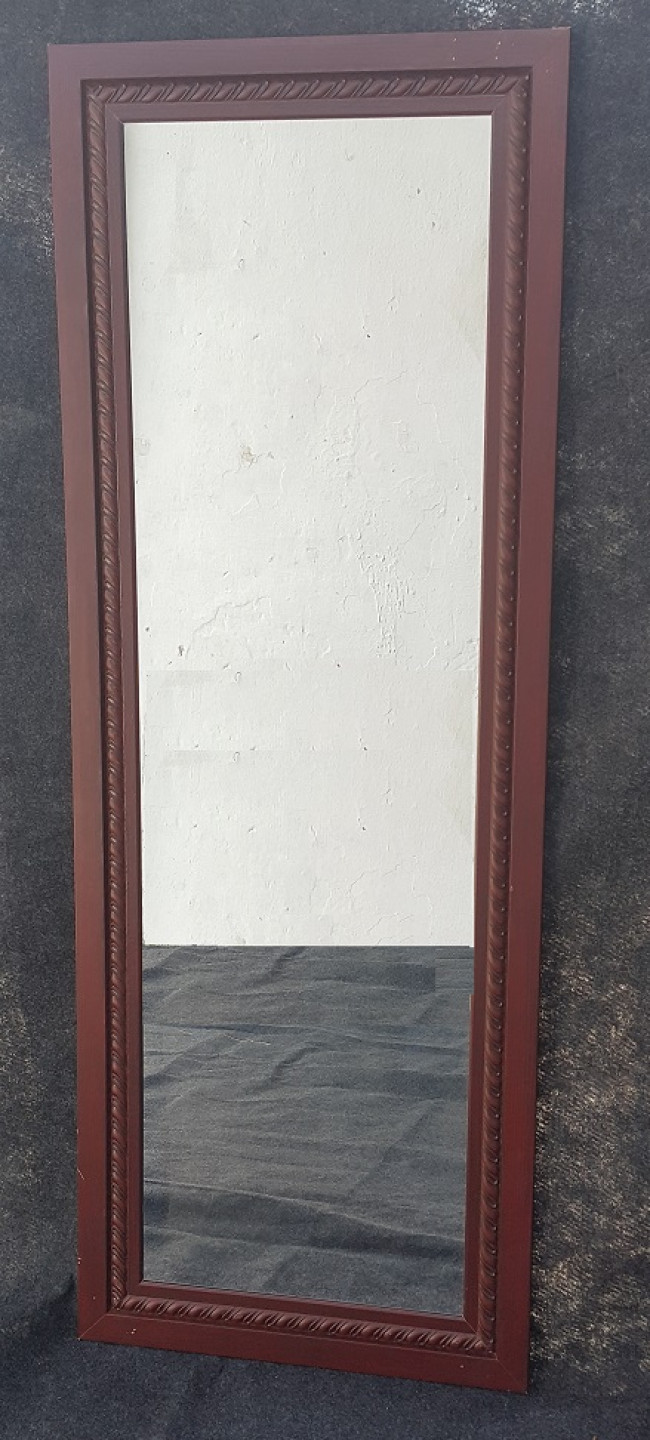 ESPELHO DINAMARCA 2, COM MOLDURA MARROM, MEDINDO 1,56M X 49CM