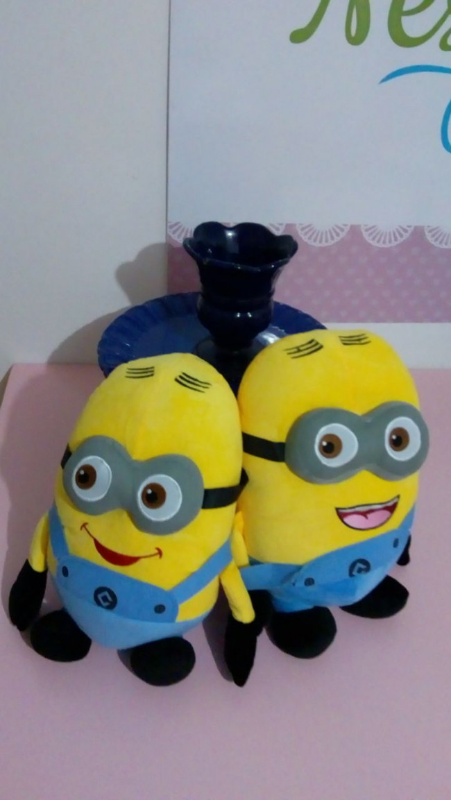 BONECO MINION DE PELUCIA