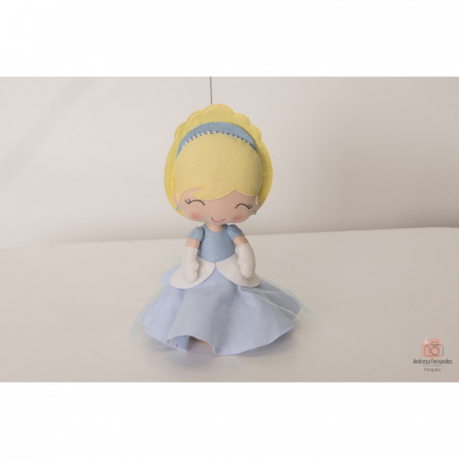 BONECA CINDERELA