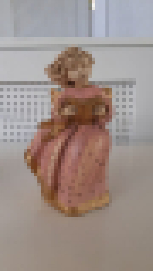 Anjinha rosa catando com bíblia