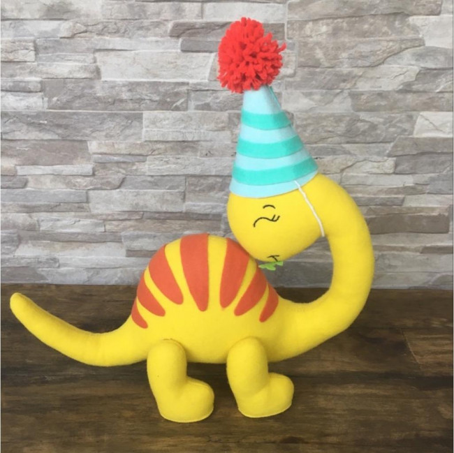 DINOSSAURO DINO BABY FELTRO AMARELO COM CHAPÉU