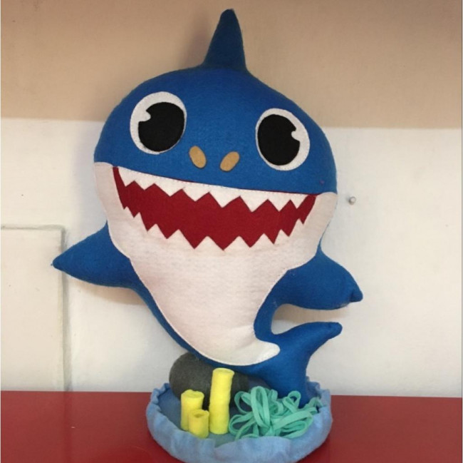BONECO BABY SHARK AZUL