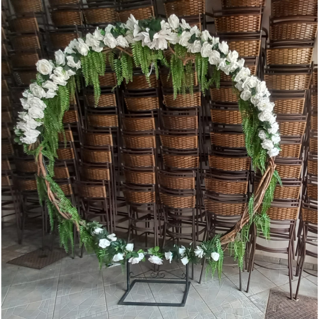 ARCO DE FLORES BRANCAS