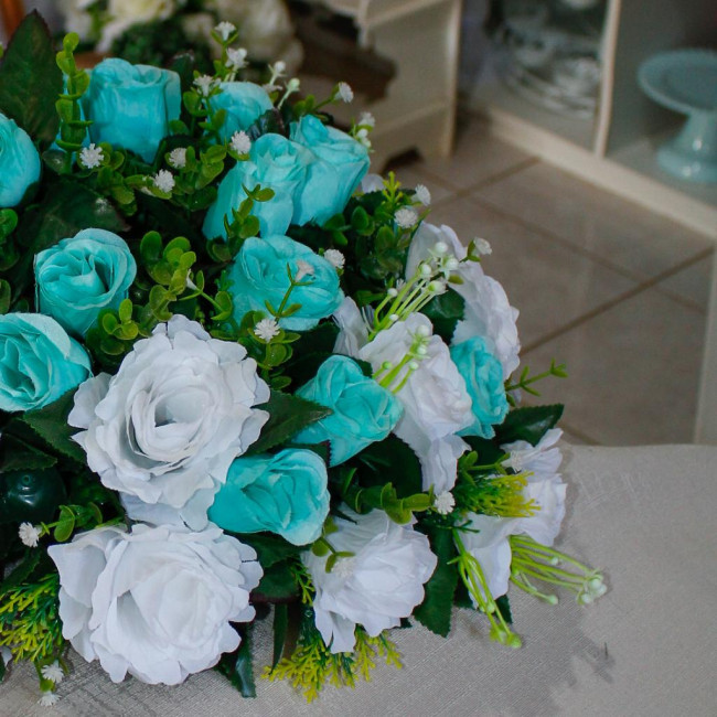 ARRANJO ARTIFICIAL FLORES TIFFANY COM BRANCO