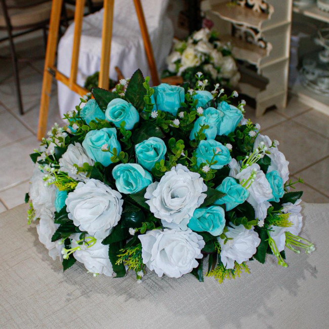 ARRANJO ARTIFICIAL FLORES TIFFANY COM BRANCO