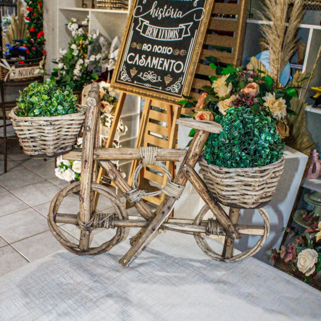 BICICLETA COM CESTINHAS DE MADEIRA