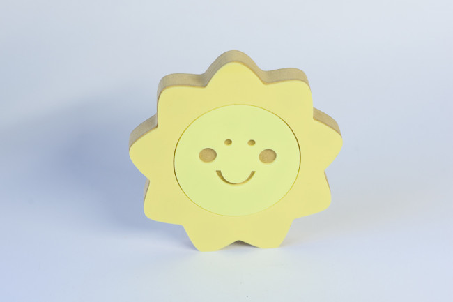 ENFEITE SOL MADEIRA E ACRÍLICO AMARELO 10X10CM (535)