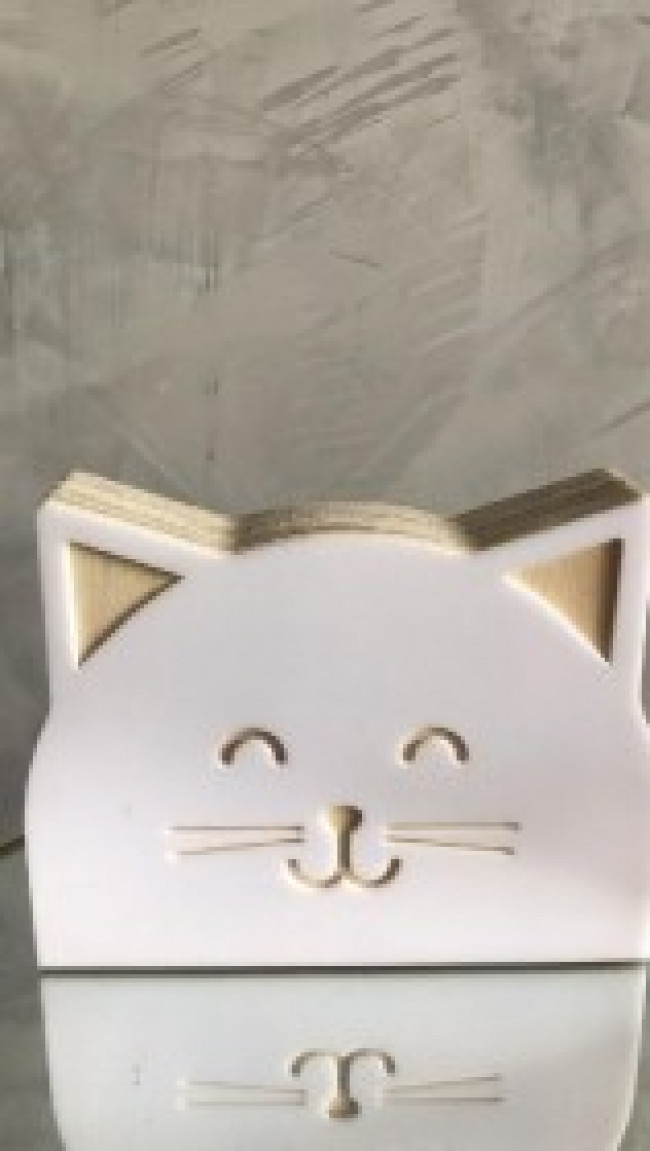 GATINHO BRANCO MADEIRA