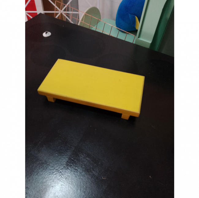 BASE COM PE DE MADEIRA RETANGULAR M 15X30 AMARELO