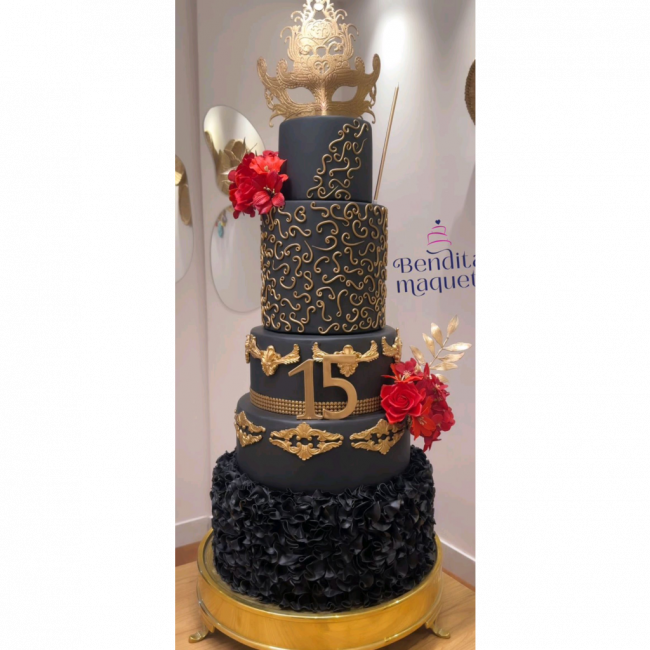 BLACK CAKE