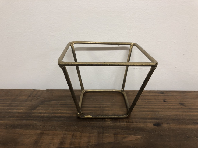 SUPORTE QUADRADO DOURADO BAIXO