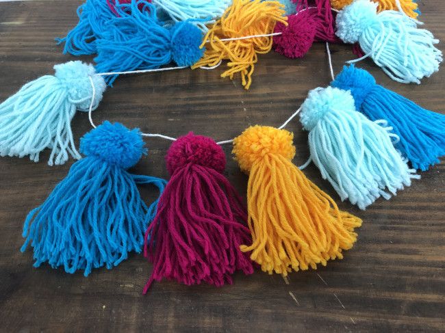 BANDEIROLA TASSEL (AMARELO, TURQUESA, PINK, MENTA)