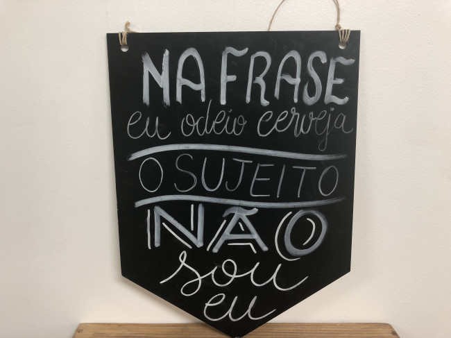 PLACA NA FRASE EU ODEIO CERVEJA  LOUSA