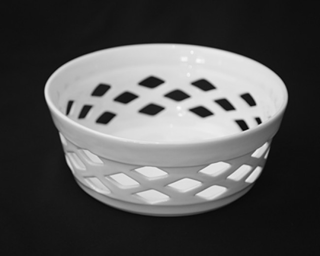 CESTA DE PORCELANA VAZADA BRANCA